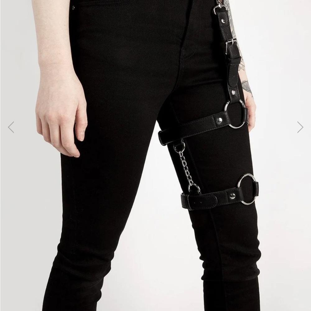 Tether leg harness